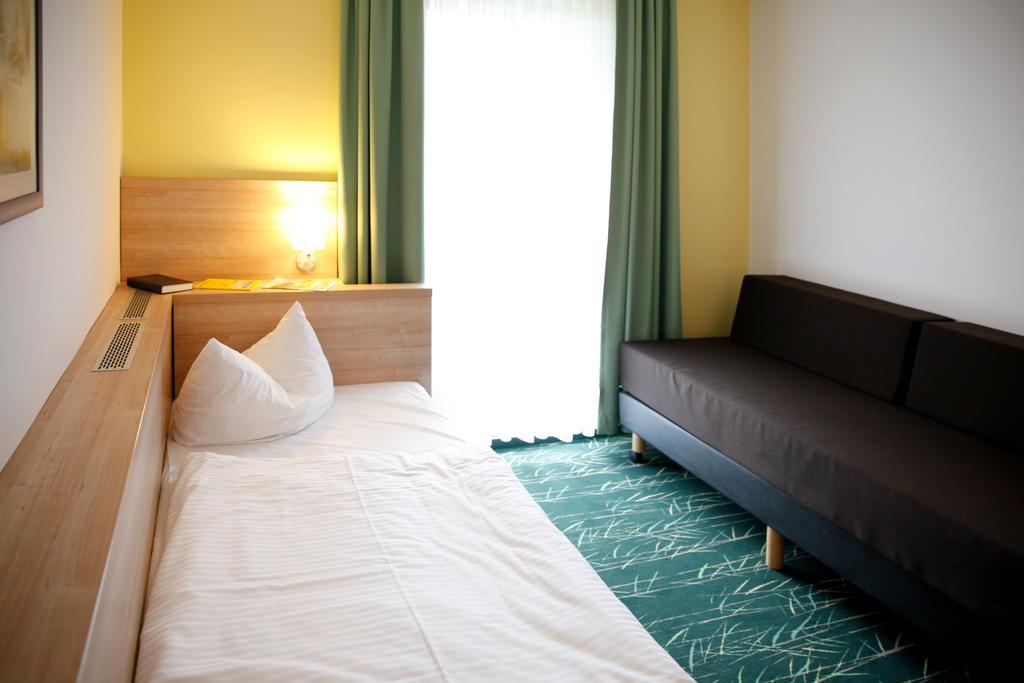 Sonnenhotel Feldberg Am See Mit Schwimmbad, Sauna Und Dampfbad Feldberger Seenlandschaft Стая снимка